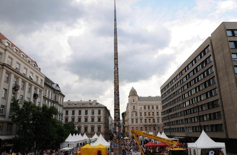 В Будапеште построили самую высокую башню Лего