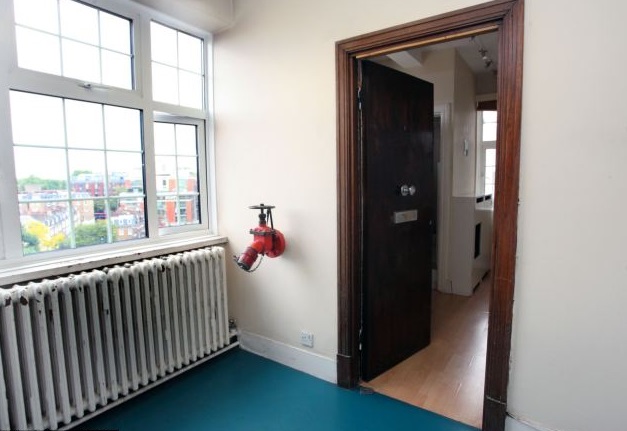 Самая миниатюрная квартира Лондона продается за £90 000_2
