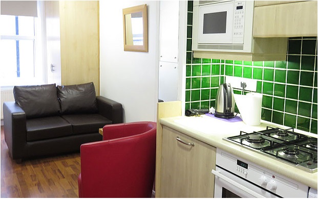 Tiny London flat let in 40 minutes