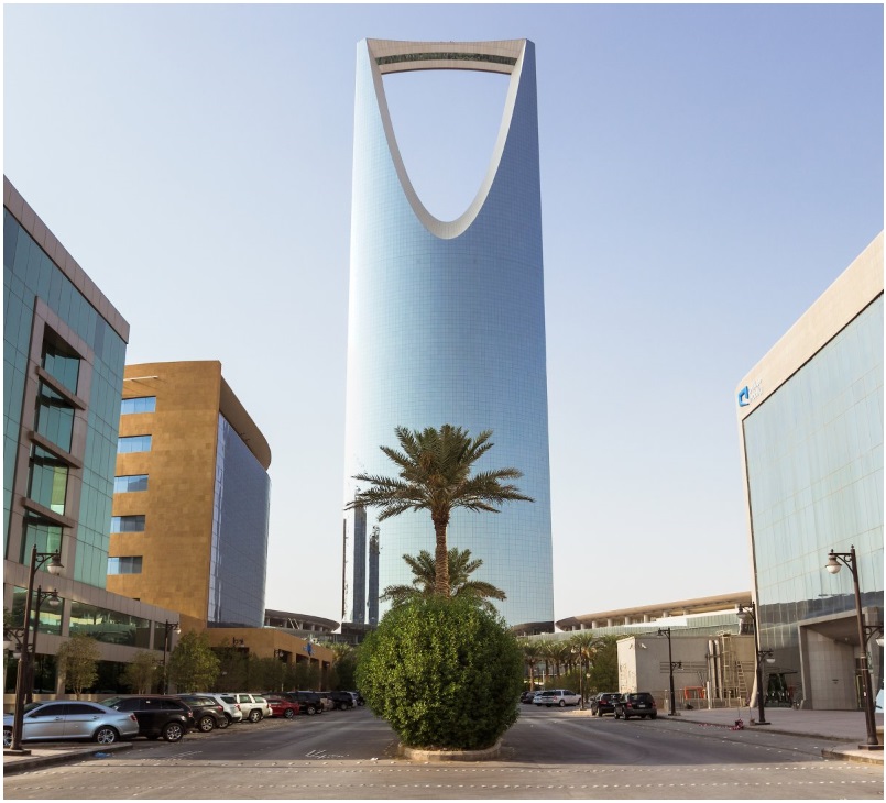 The razor-like Kingdom Centre overlooks Riyadh city, Saudi Arabia