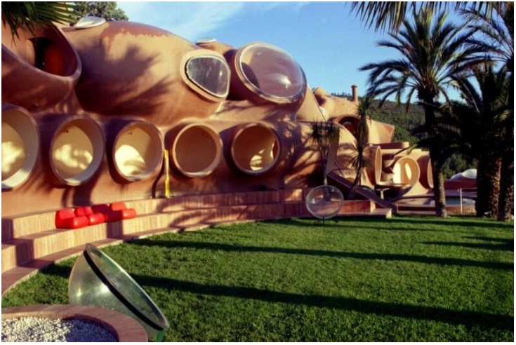 Pierre Cardin’s Bubble Mansion Designed by Antti Lovag Just Hit the Market
