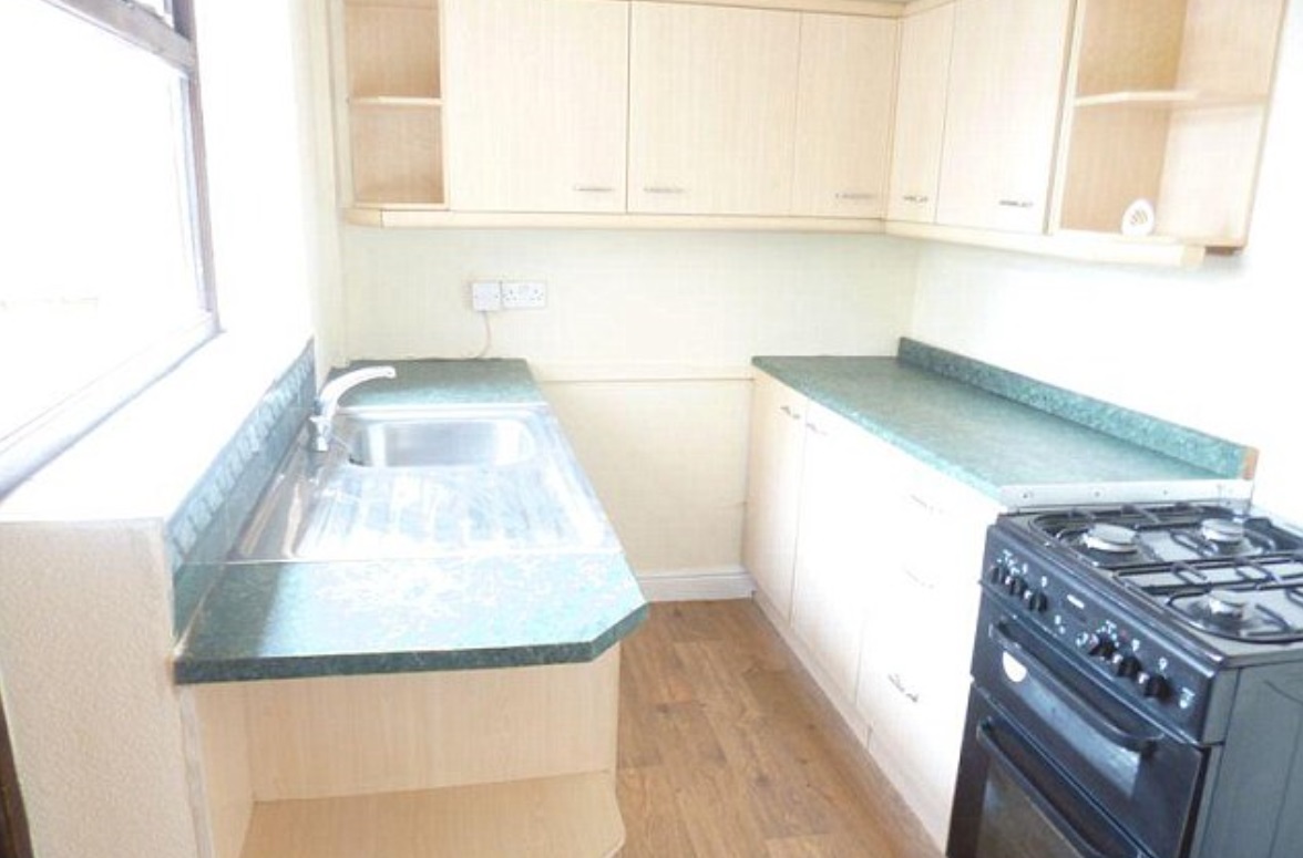 The £9,000 mid-terrace home has a fitted kitchen with a sink and a cooker