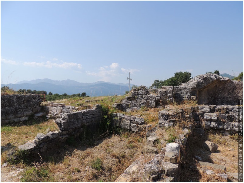 Руины древнего храма Архангела Михаила VI века